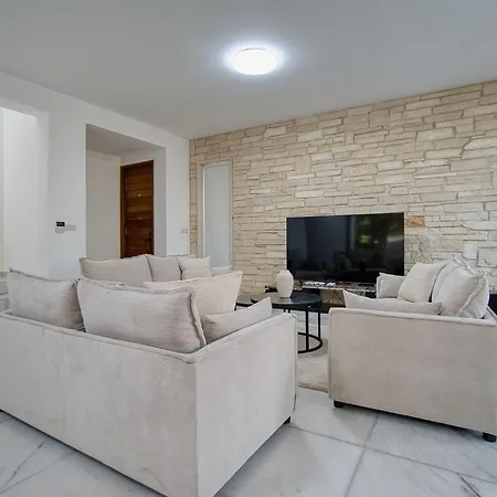 Villa Downtown 2 *