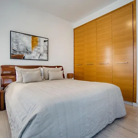 Villa Downtown 2 *