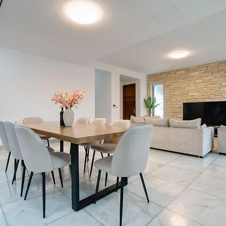 Downtown 2 ヴィラ パ フォス